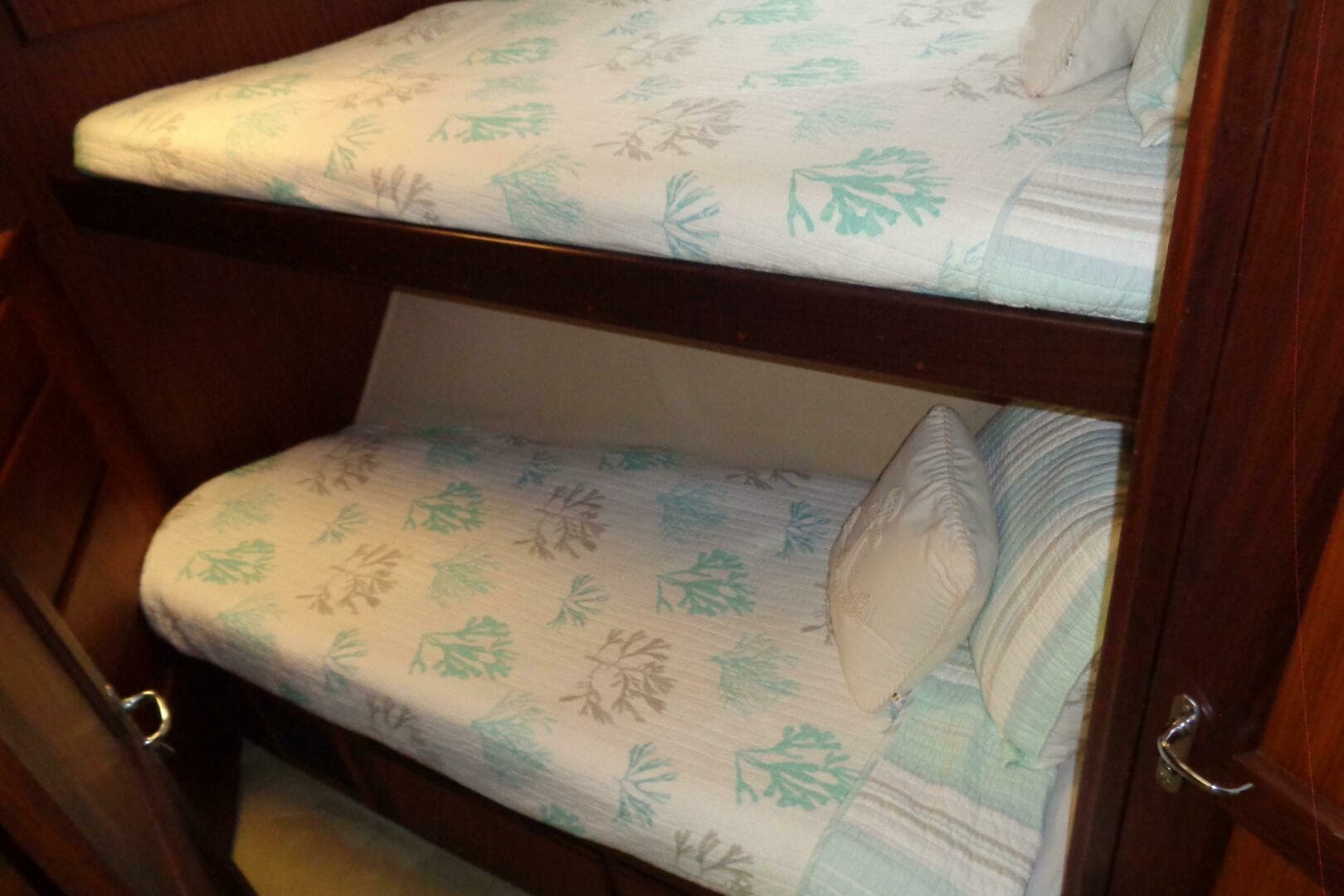 1987 Hatteras 70 Cockpit — photo 78