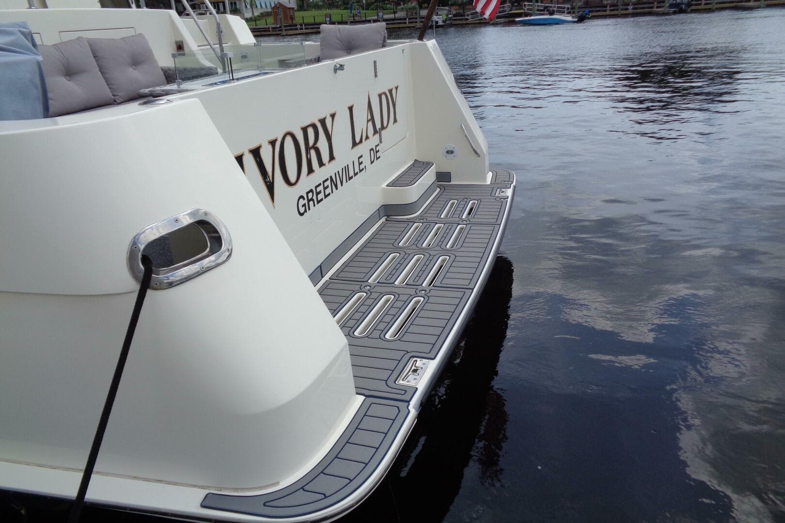 1987 Hatteras 70 Cockpit — photo 16