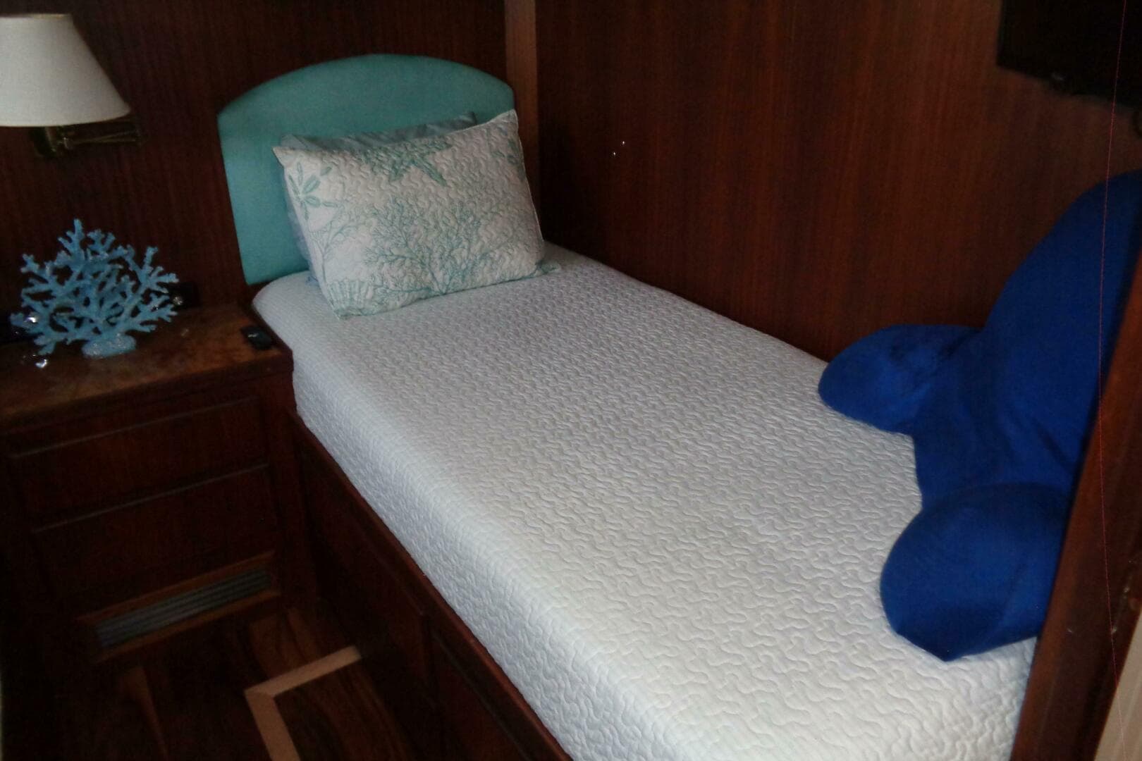 1987 Hatteras 70 Cockpit — photo 67