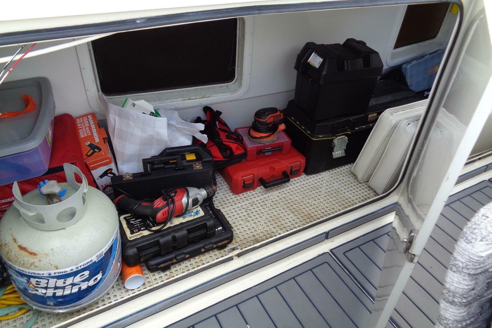 1987 Hatteras 70 Cockpit — photo 12