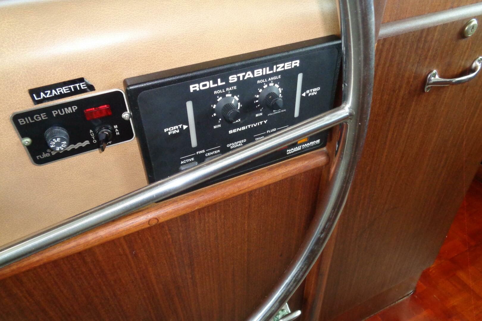 1987 Hatteras 70 Cockpit — photo 44