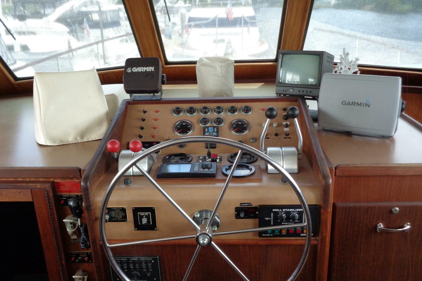 1987 Hatteras 70 Cockpit — photo 42