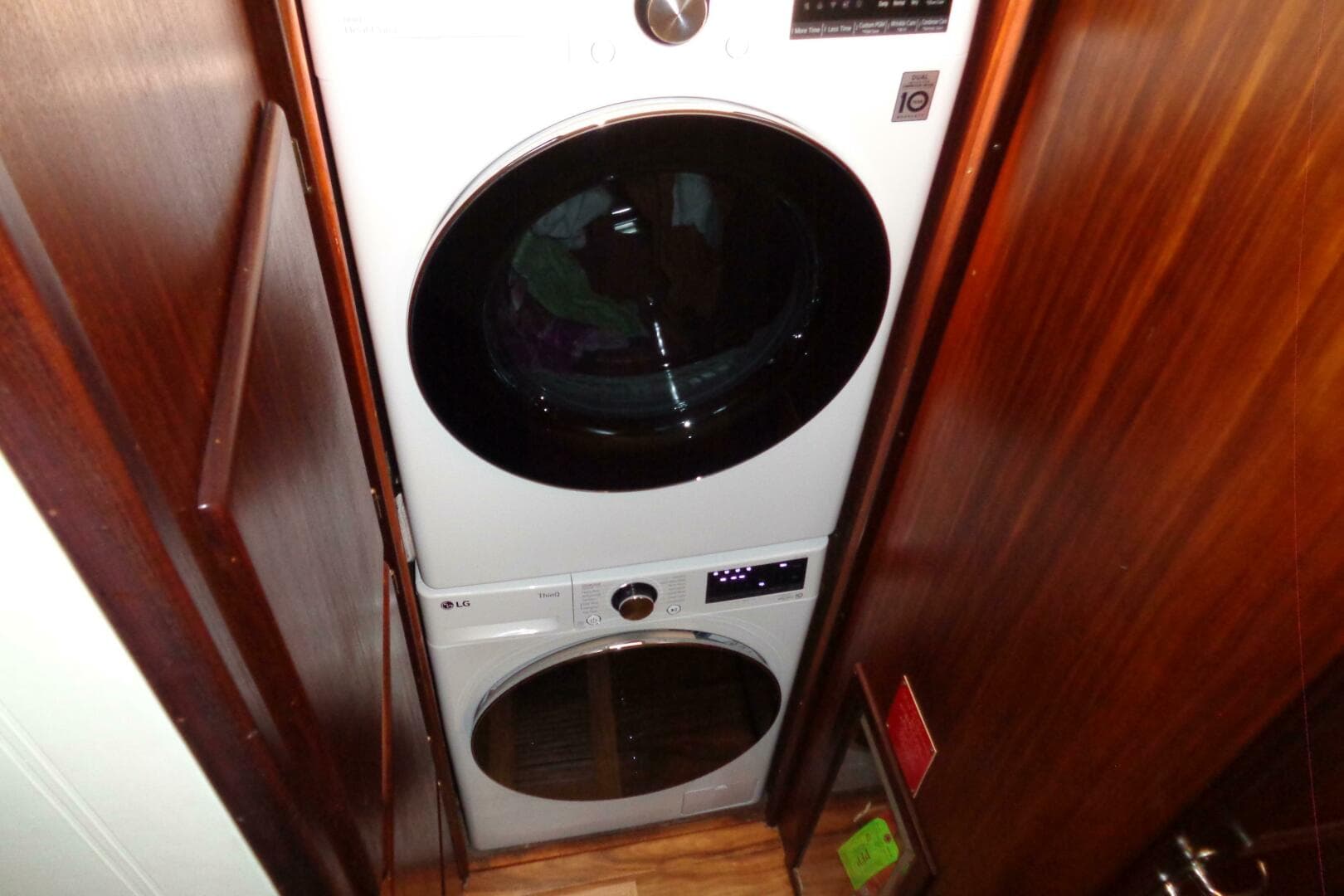 1987 Hatteras 70 Cockpit — photo 63