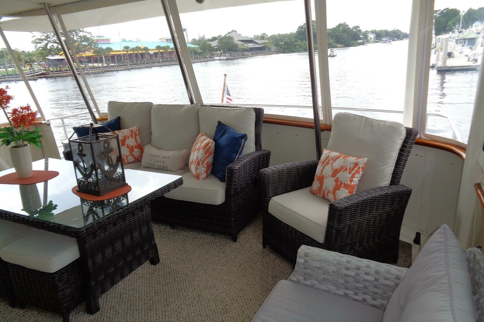 1987 Hatteras 70 Cockpit — photo 20