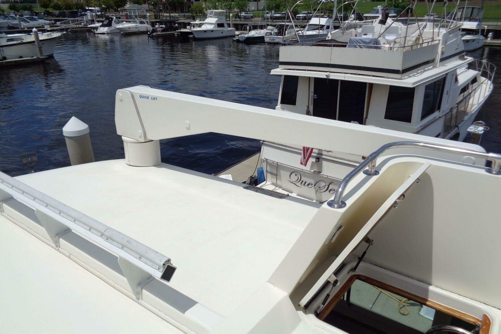 1987 Hatteras 70 Cockpit — photo 28
