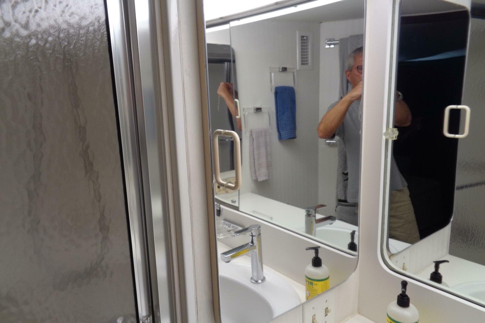 1987 Hatteras 70 Cockpit — photo 94