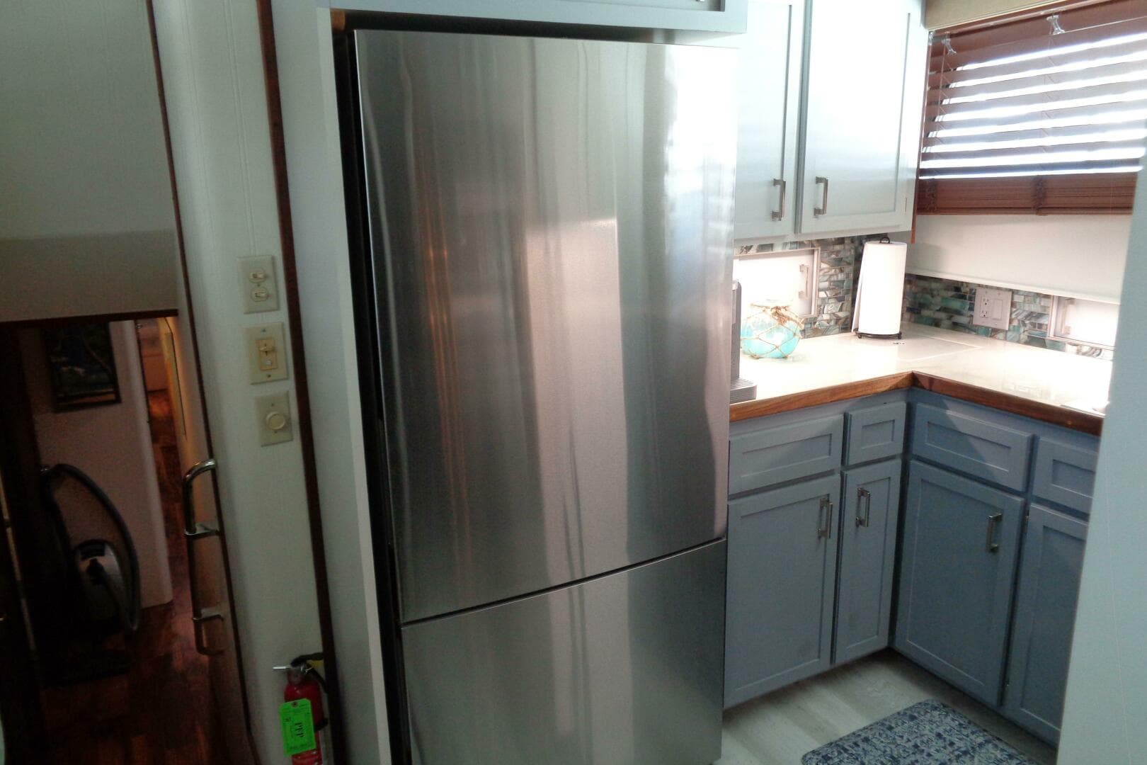 1987 Hatteras 70 Cockpit — photo 58