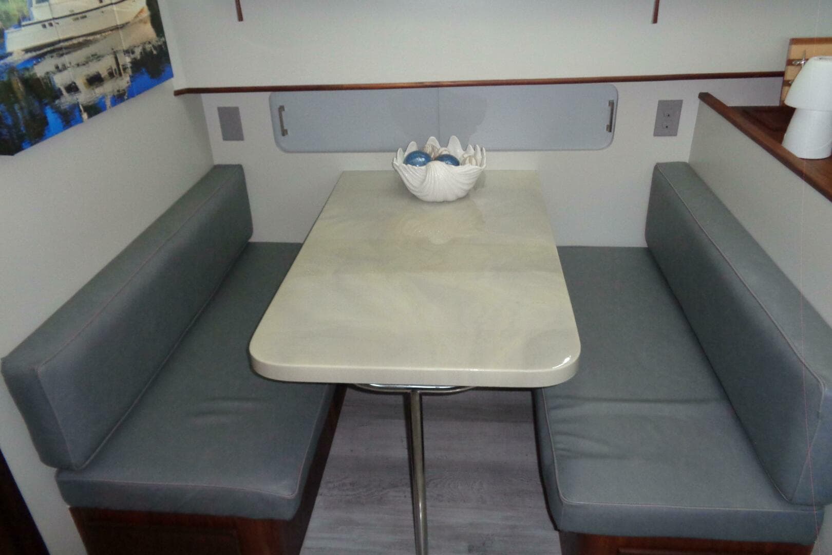 1987 Hatteras 70 Cockpit — photo 50