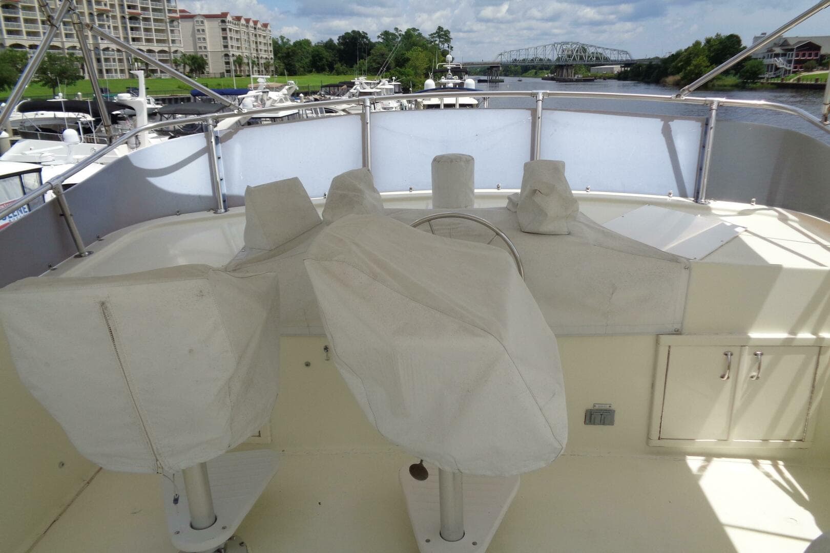 1987 Hatteras 70 Cockpit — photo 23