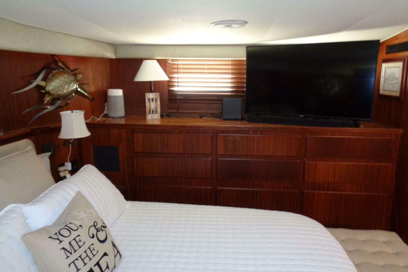 1987 Hatteras 70 Cockpit — photo 89