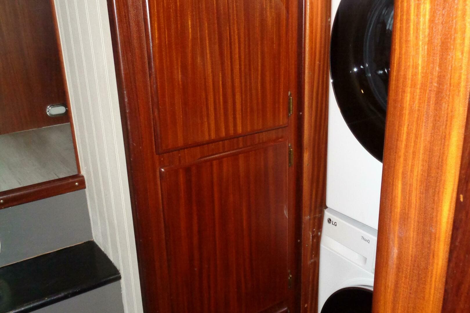 1987 Hatteras 70 Cockpit — photo 64
