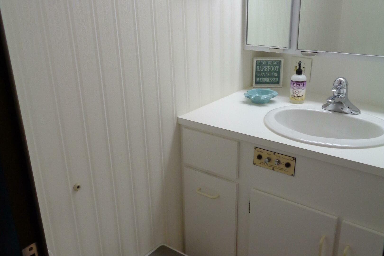 1987 Hatteras 70 Cockpit — photo 83