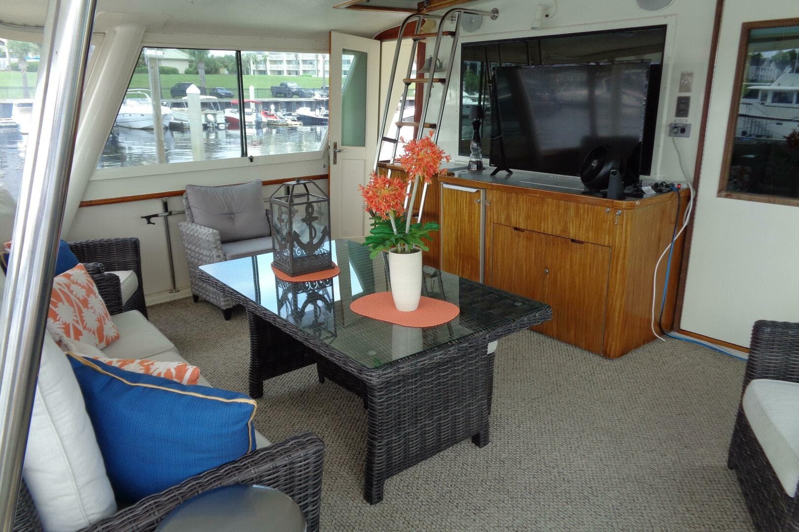 1987 Hatteras 70 Cockpit — photo 18