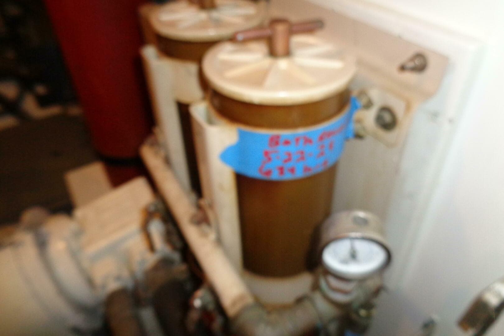 1987 Hatteras 70 Cockpit — photo 105