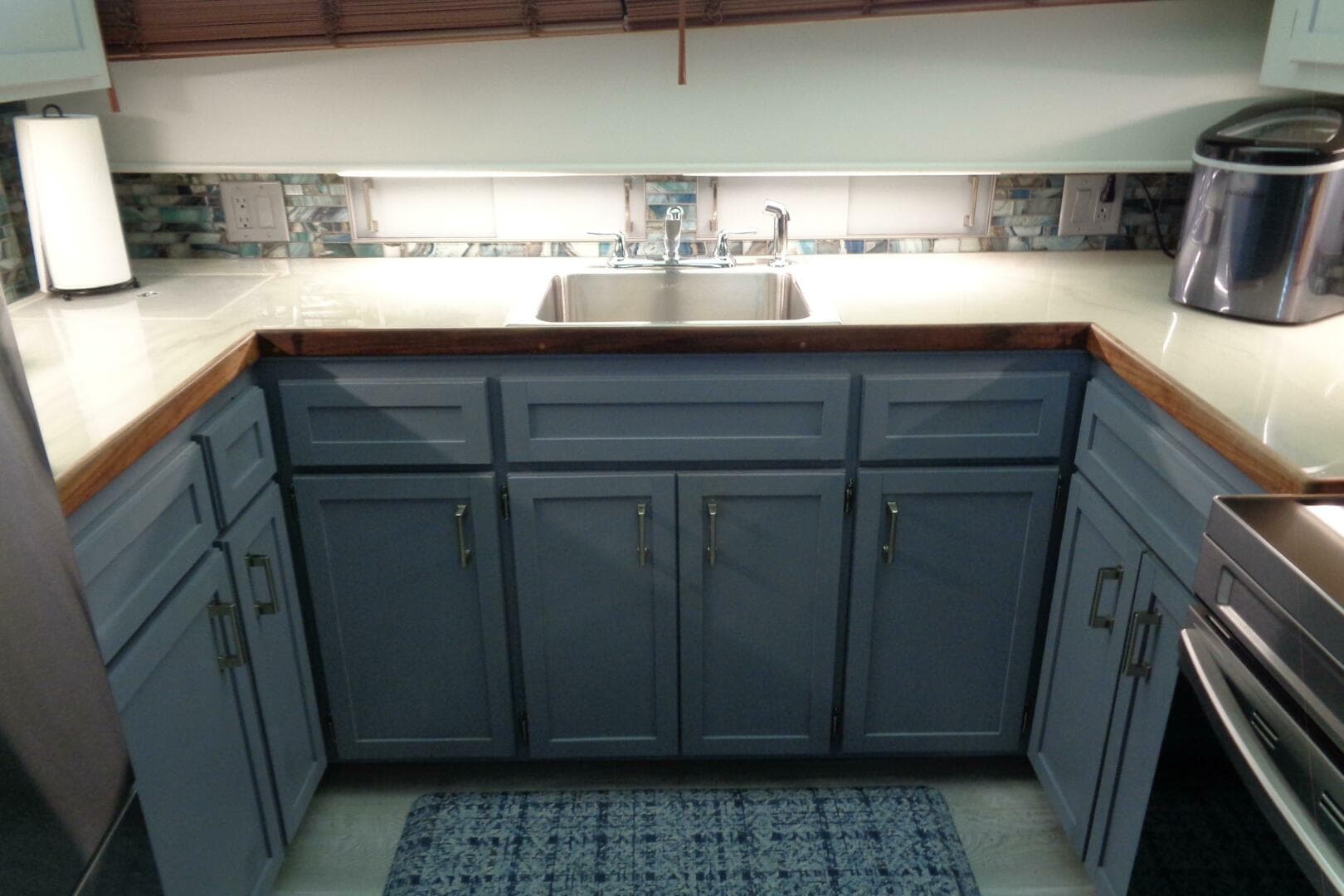 1987 Hatteras 70 Cockpit — photo 55