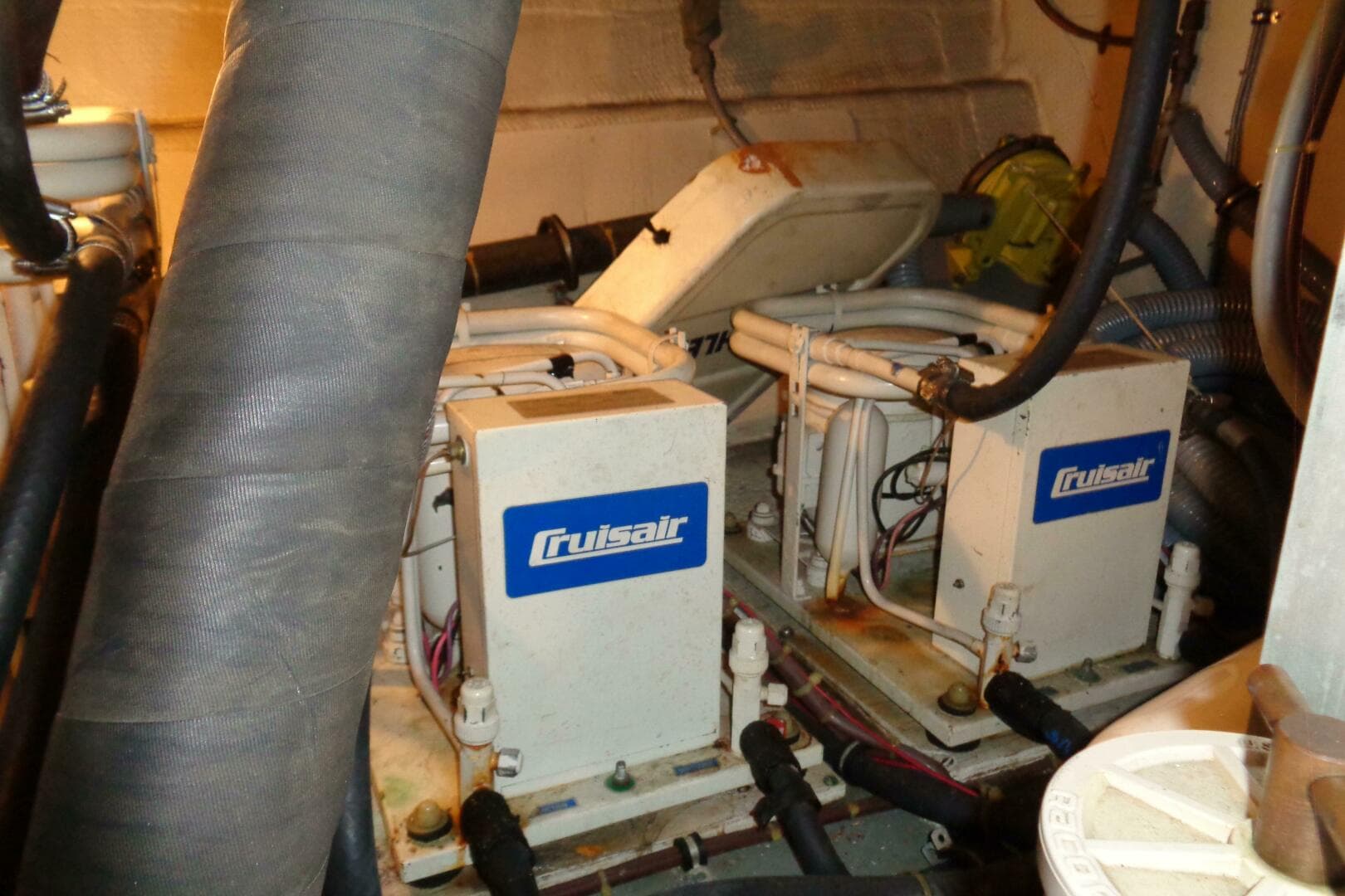 1987 Hatteras 70 Cockpit — photo 124