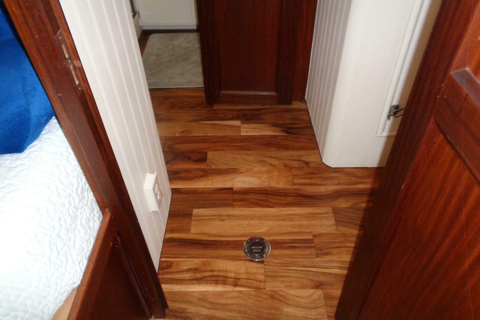 1987 Hatteras 70 Cockpit — photo 70