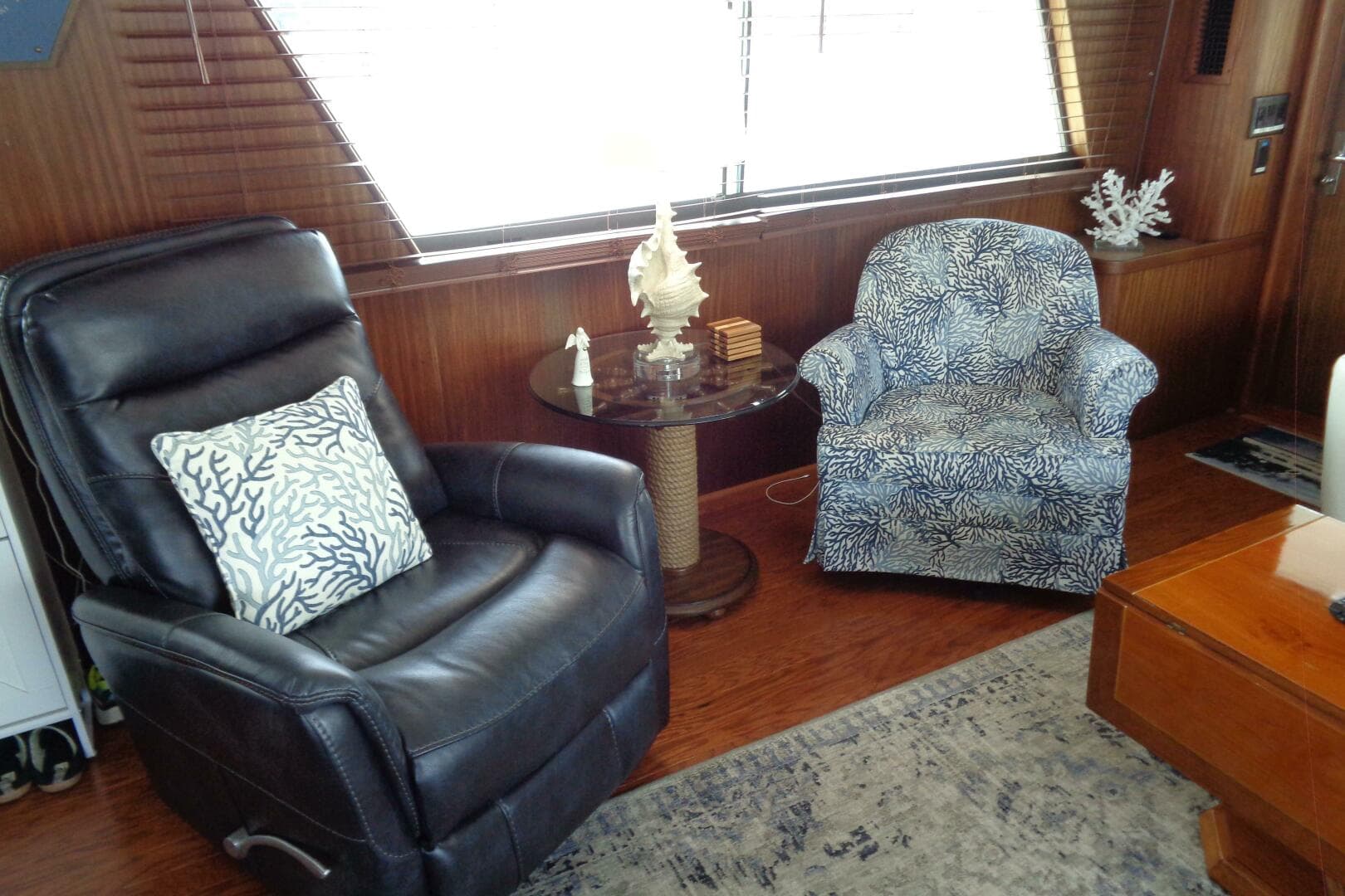 1987 Hatteras 70 Cockpit — photo 38