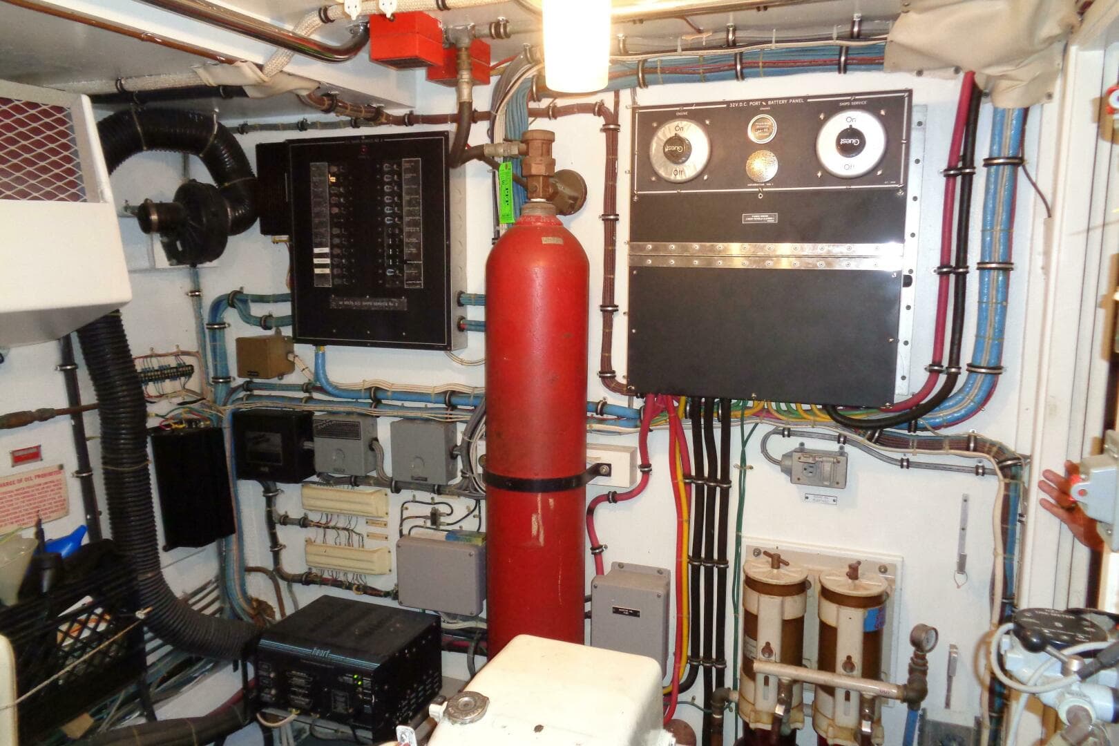 1987 Hatteras 70 Cockpit — photo 101