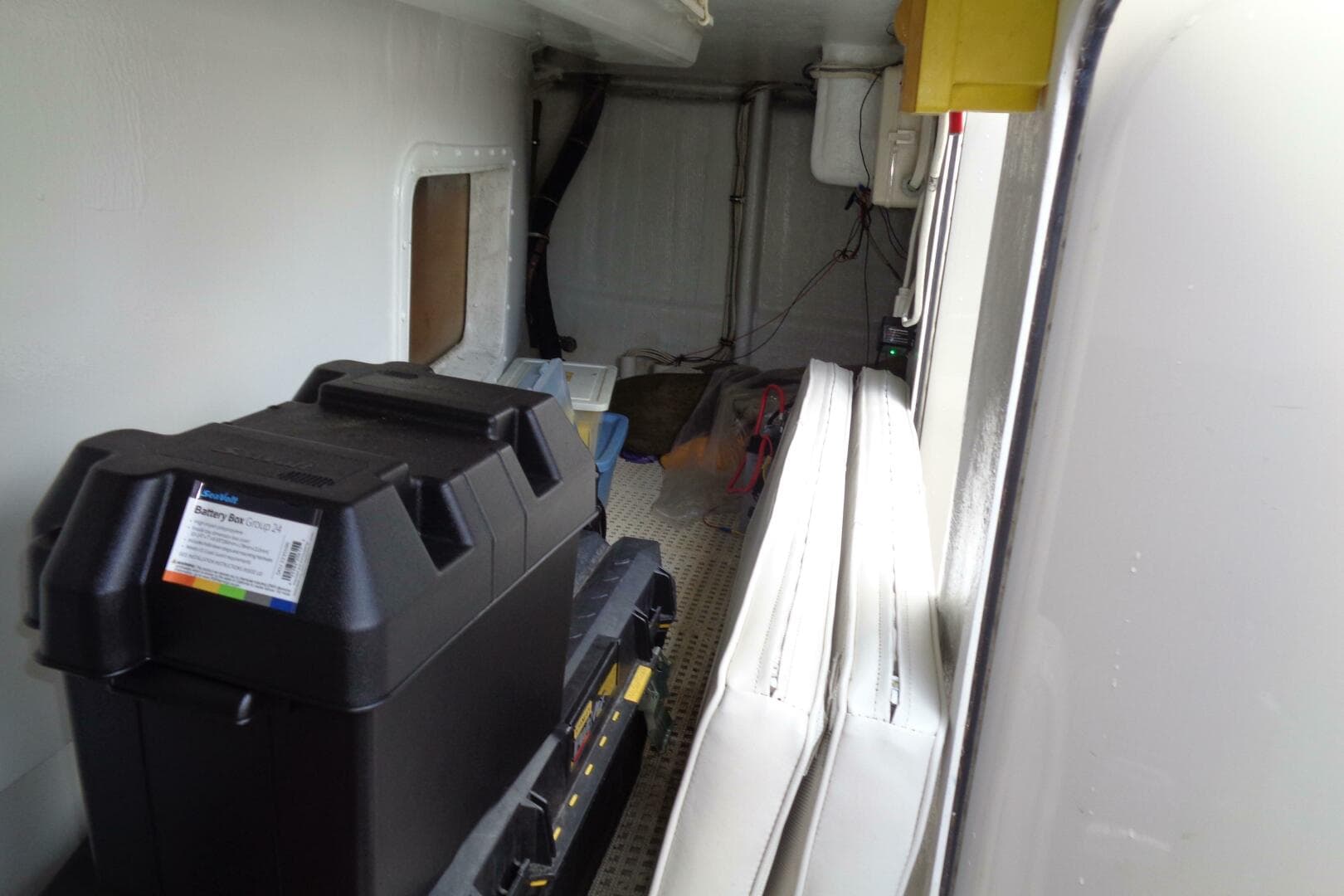 1987 Hatteras 70 Cockpit — photo 13