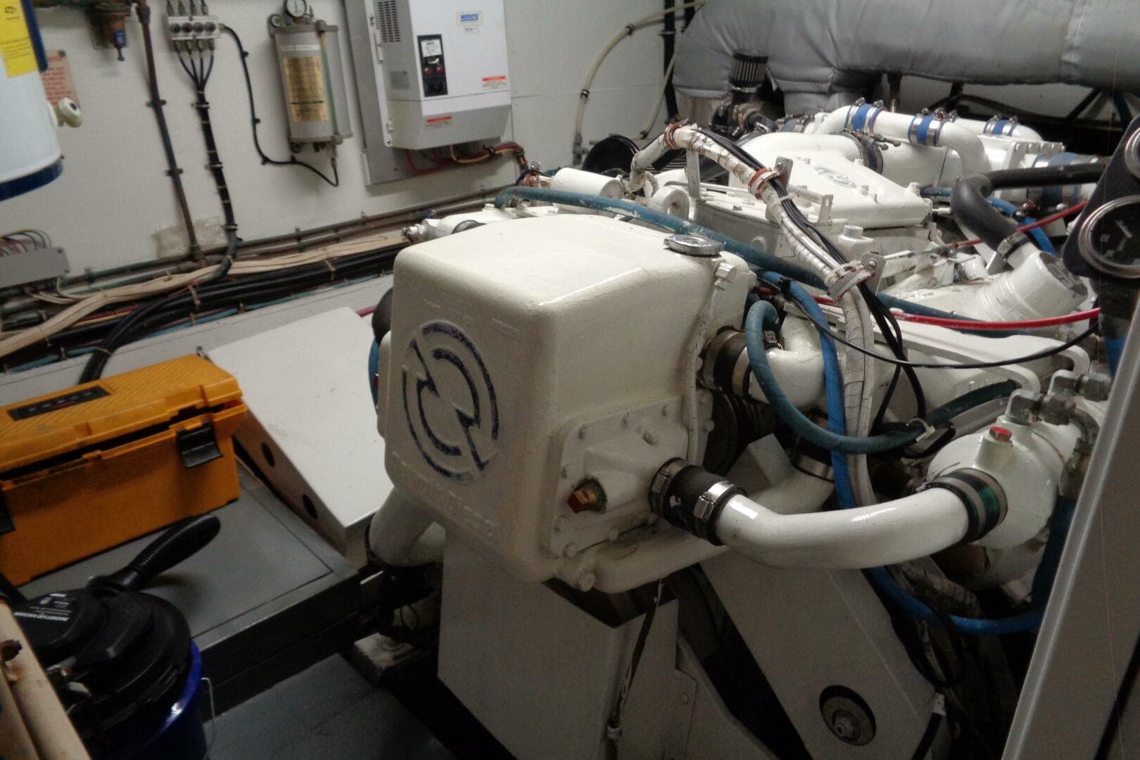 1987 Hatteras 70 Cockpit — photo 116