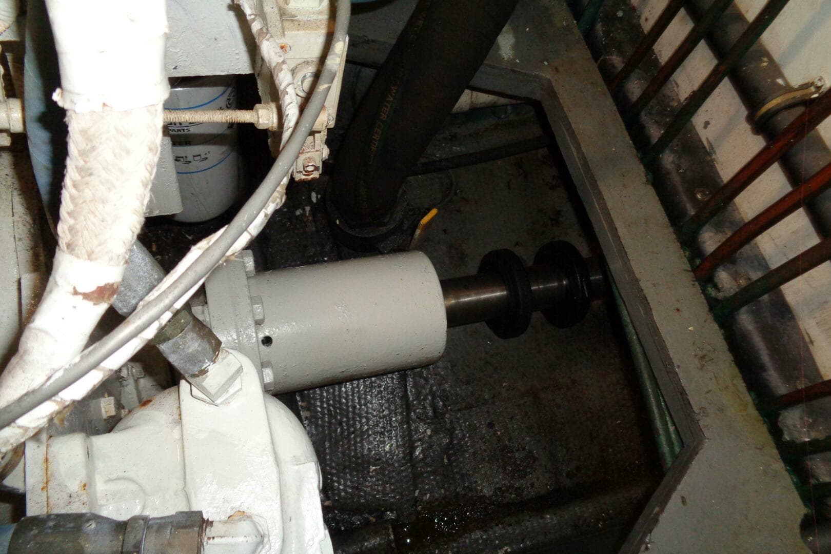 1987 Hatteras 70 Cockpit — photo 111