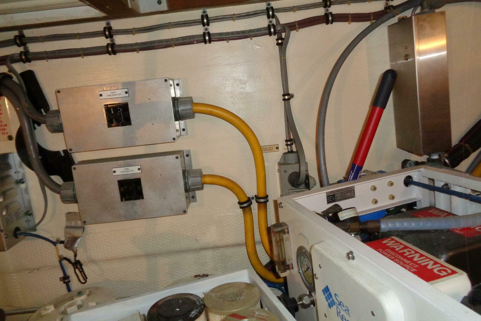 1987 Hatteras 70 Cockpit — photo 126