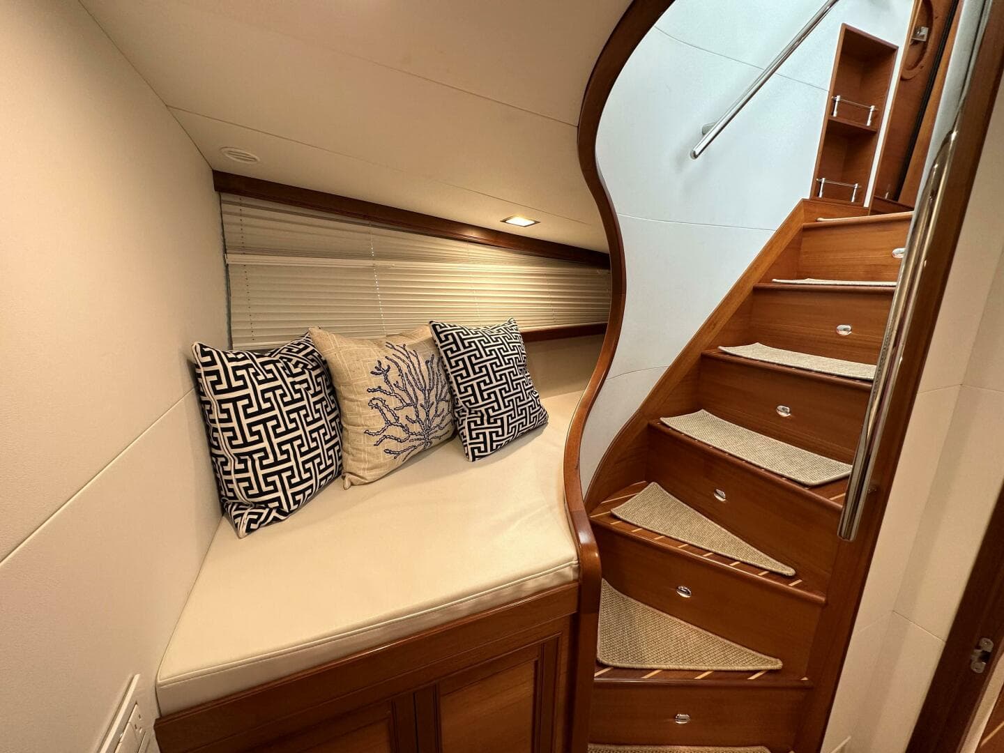 2018 Marlow Explorer 49E-Cb — photo 2