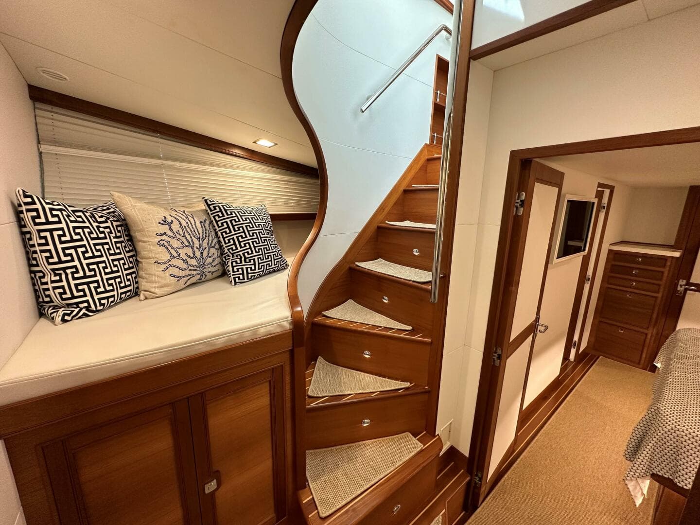 2018 Marlow Explorer 49E-Cb — photo 7