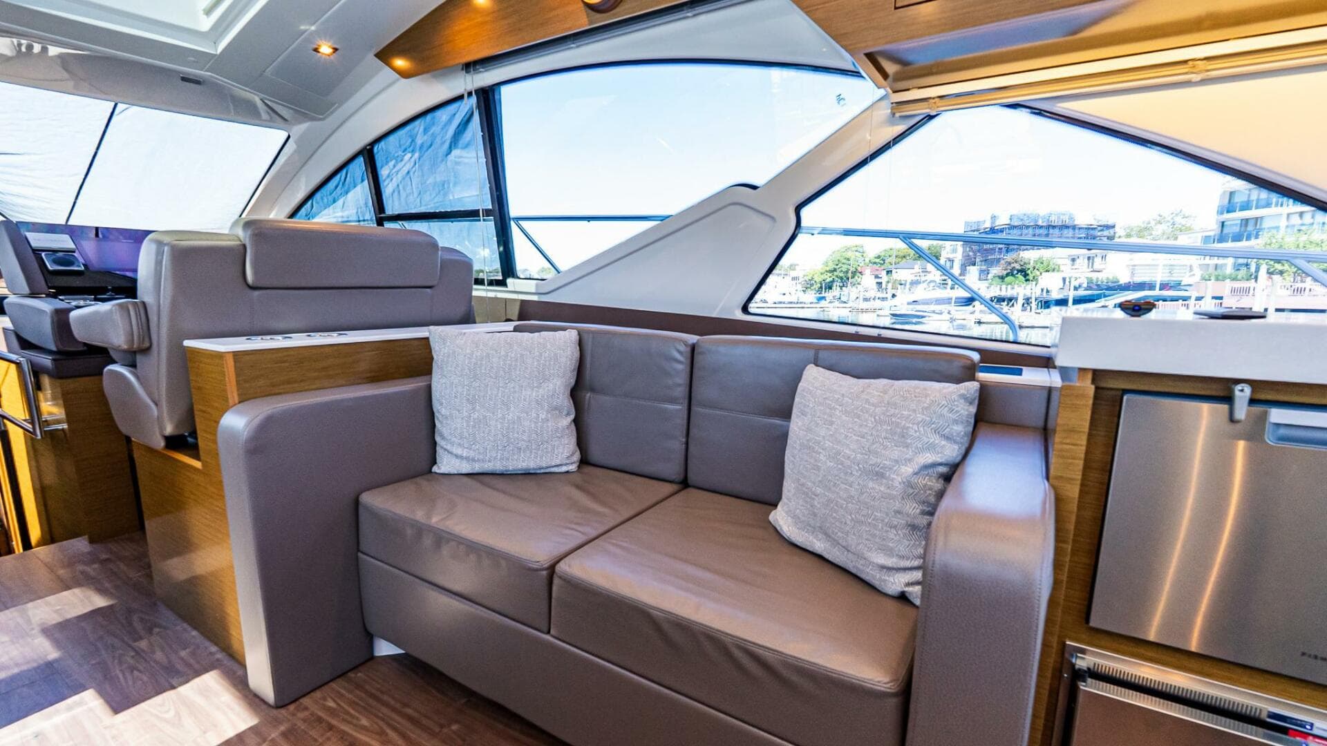 2019 Cruisers Yachts 54 Cantius — photo 22