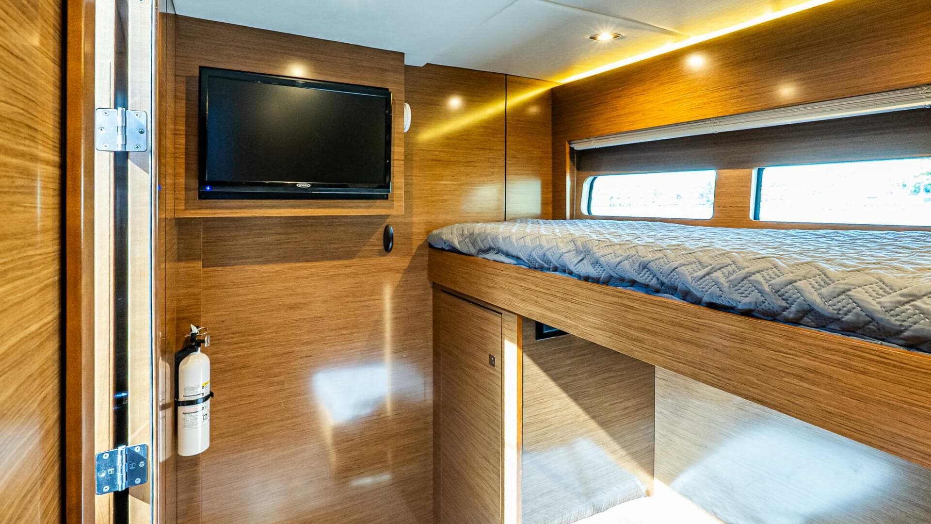 2019 Cruisers Yachts 54 Cantius — photo 40