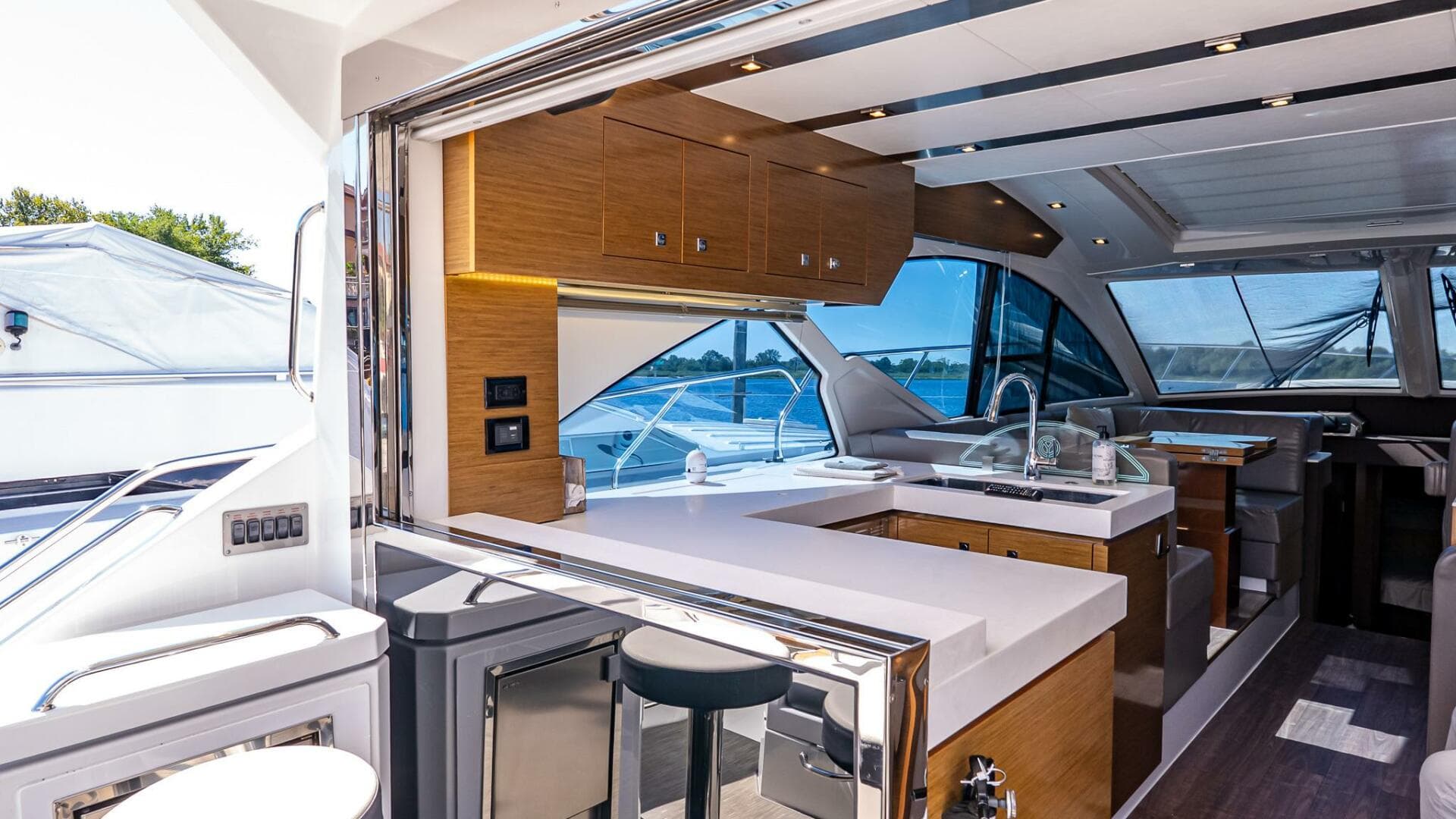 2019 Cruisers Yachts 54 Cantius — photo 10