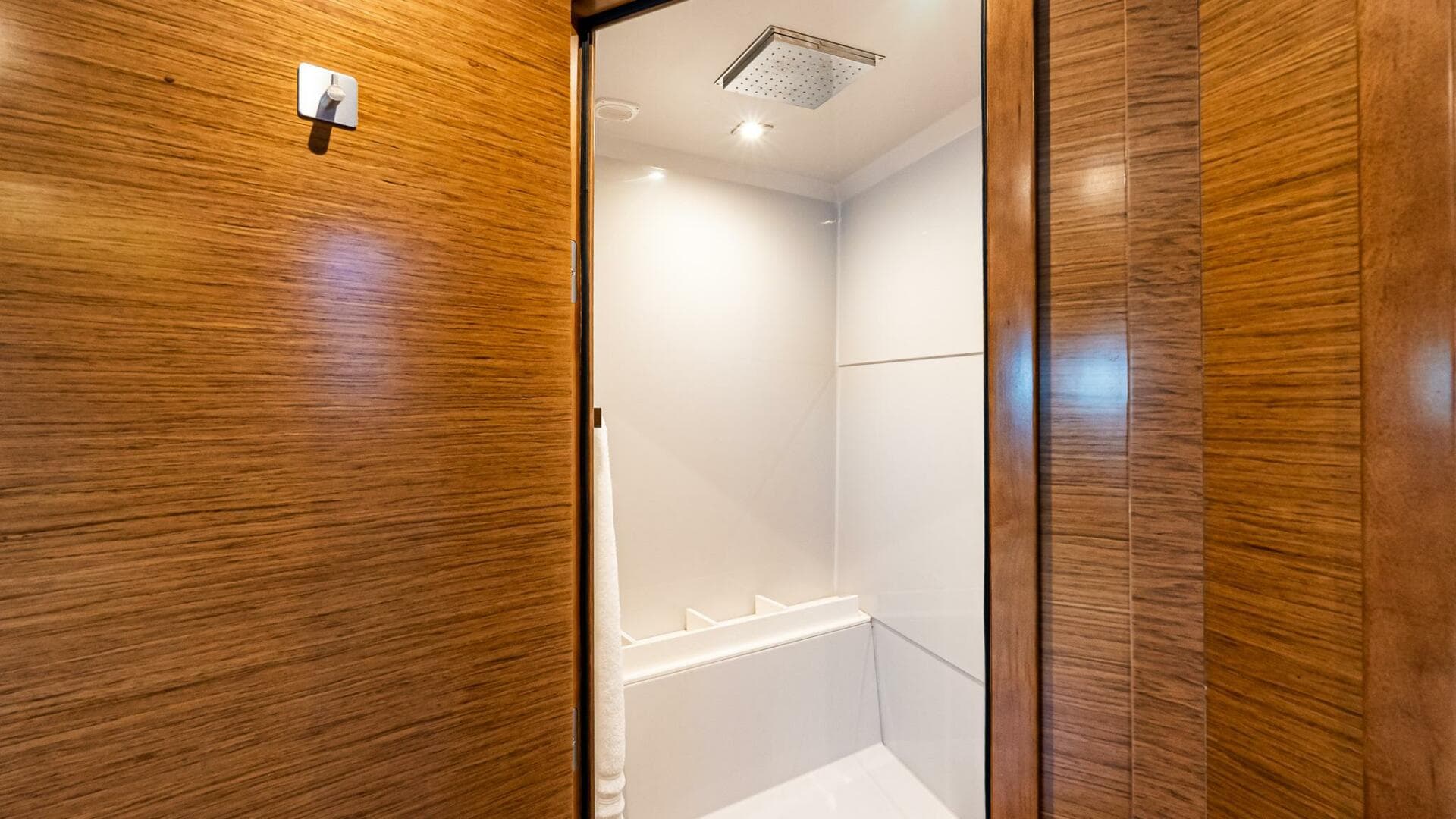 2019 Cruisers Yachts 54 Cantius — photo 37