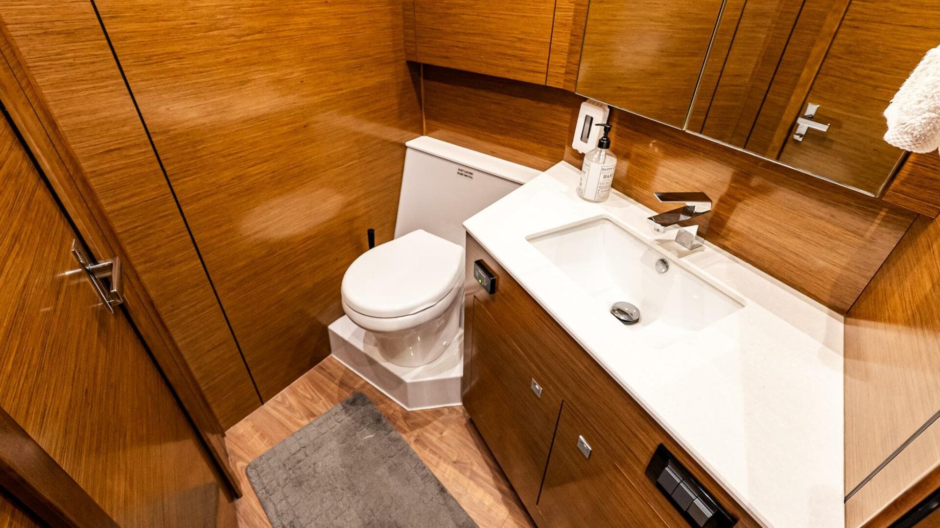 2019 Cruisers Yachts 54 Cantius — photo 36