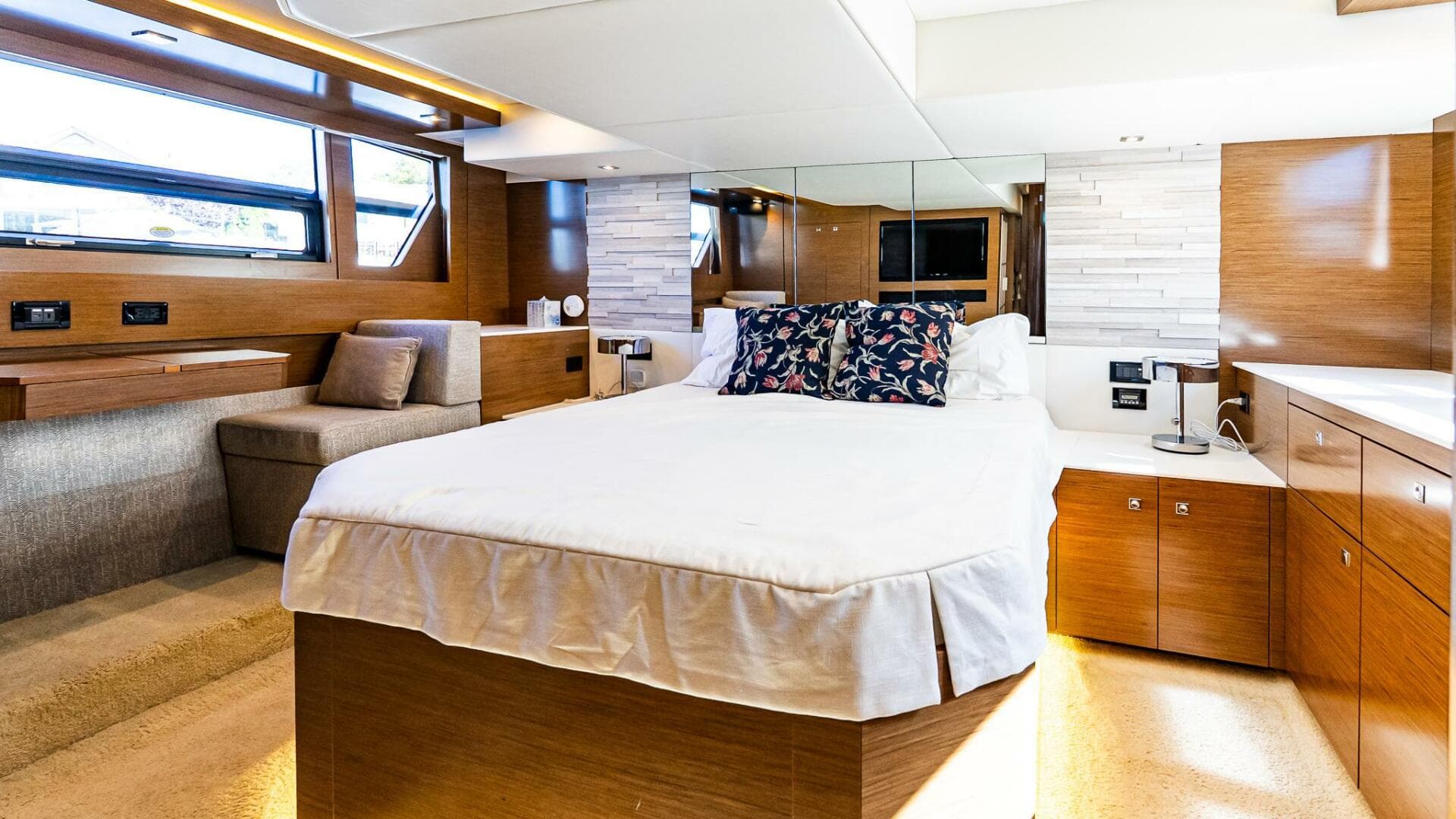 2019 Cruisers Yachts 54 Cantius — photo 29