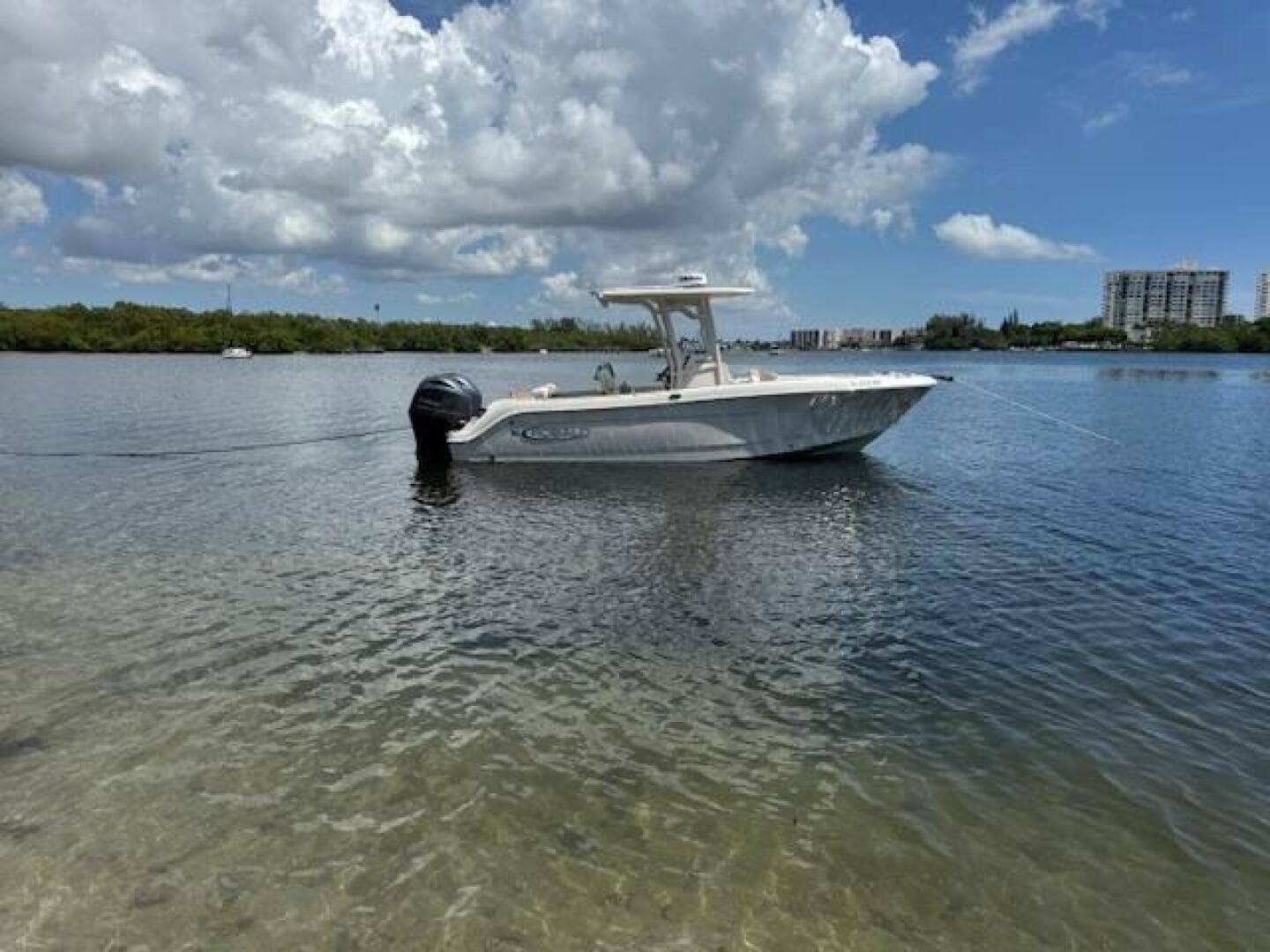 2021 Robalo R242 Center Console — photo 3