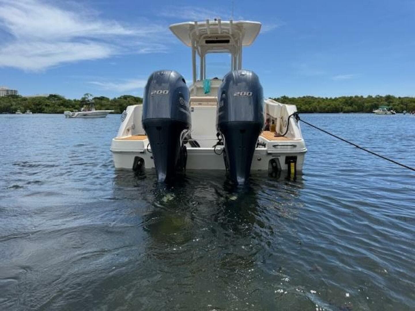 2021 Robalo R242 Center Console — photo 2