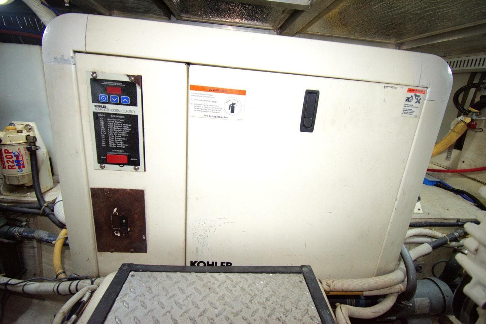 2005 Carver 444 Cockpit — photo 59