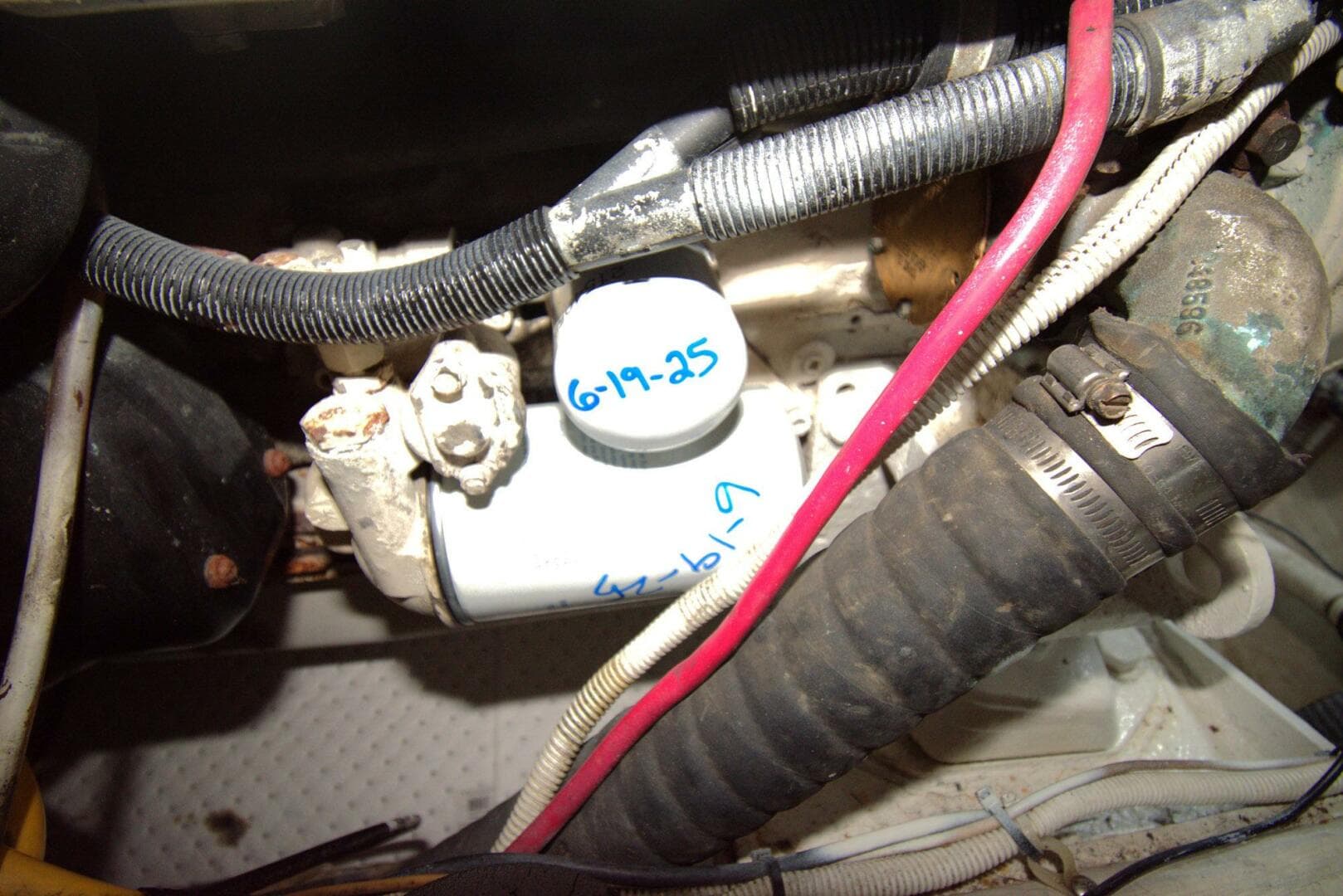 2005 Carver 444 Cockpit — photo 49