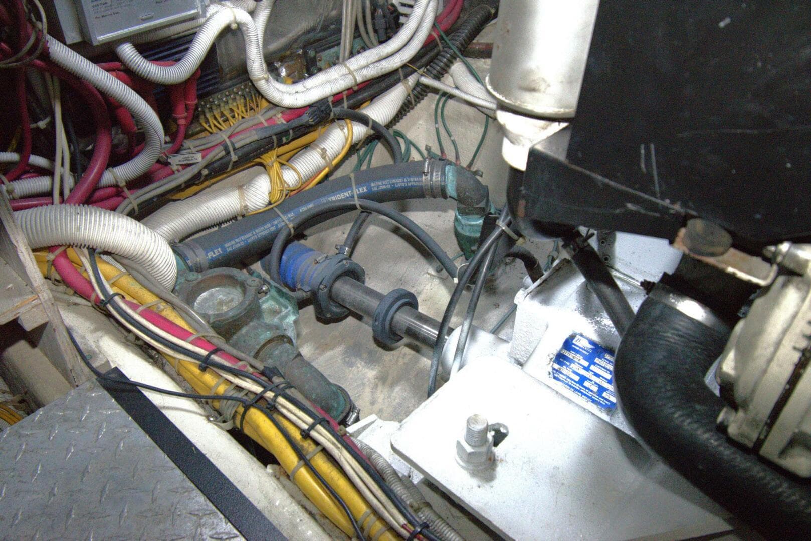 2005 Carver 444 Cockpit — photo 48