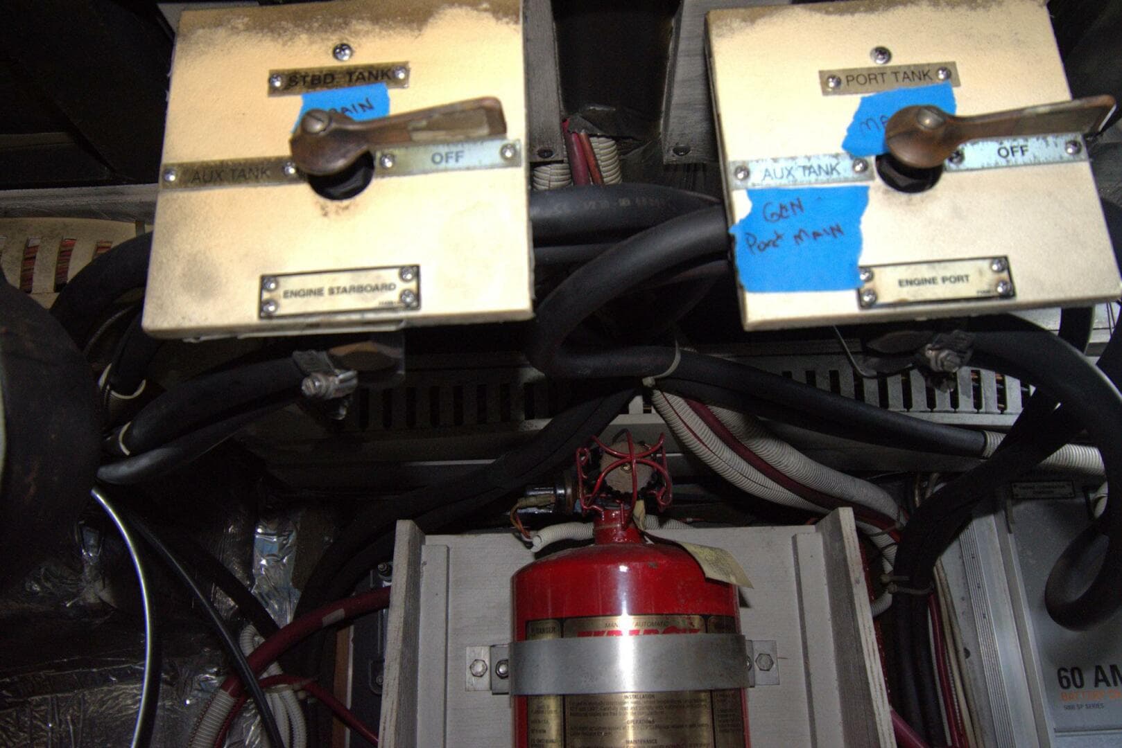 2005 Carver 444 Cockpit — photo 56