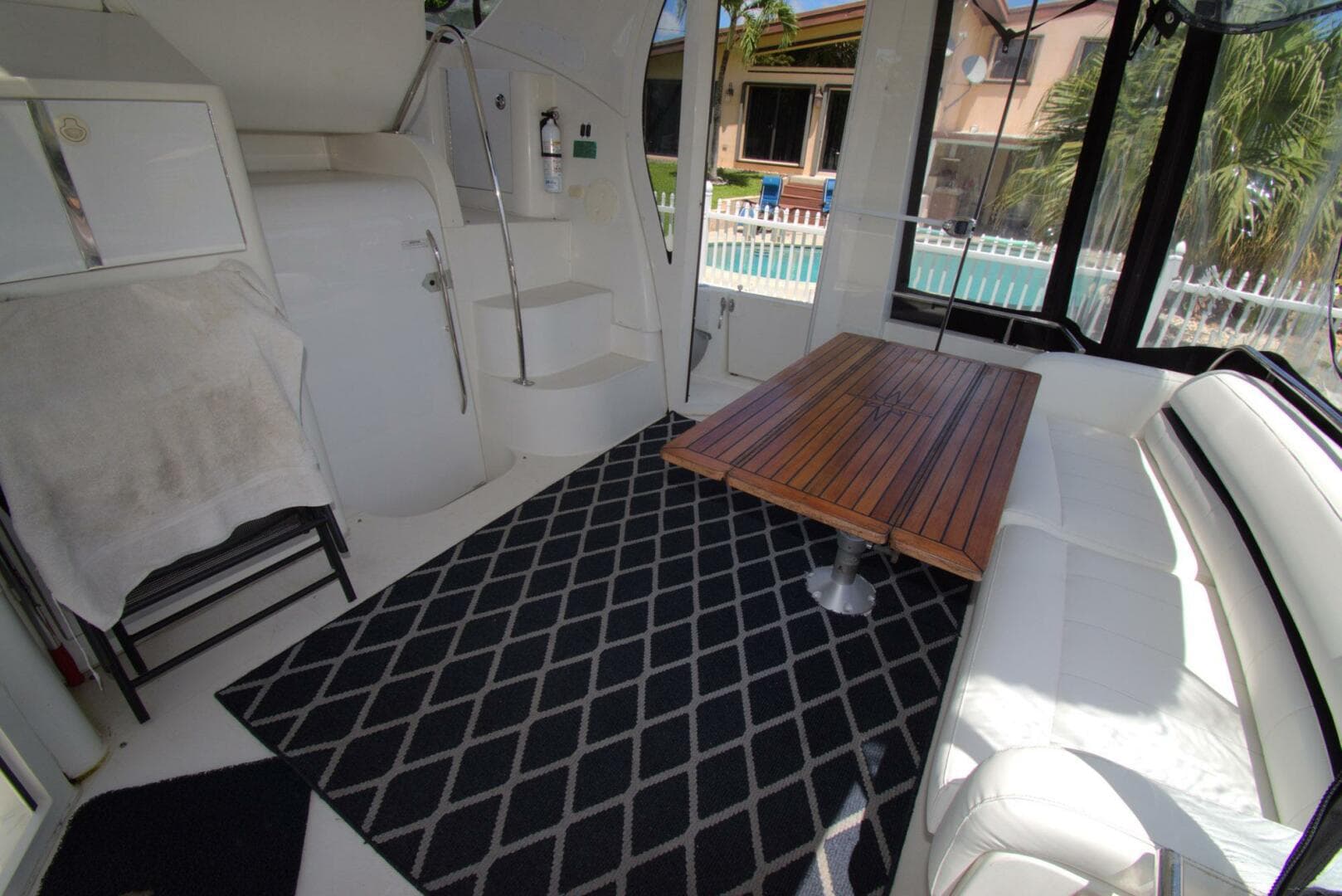 2005 Carver 444 Cockpit — photo 14