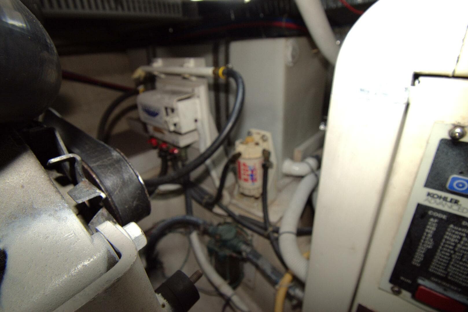 2005 Carver 444 Cockpit — photo 57