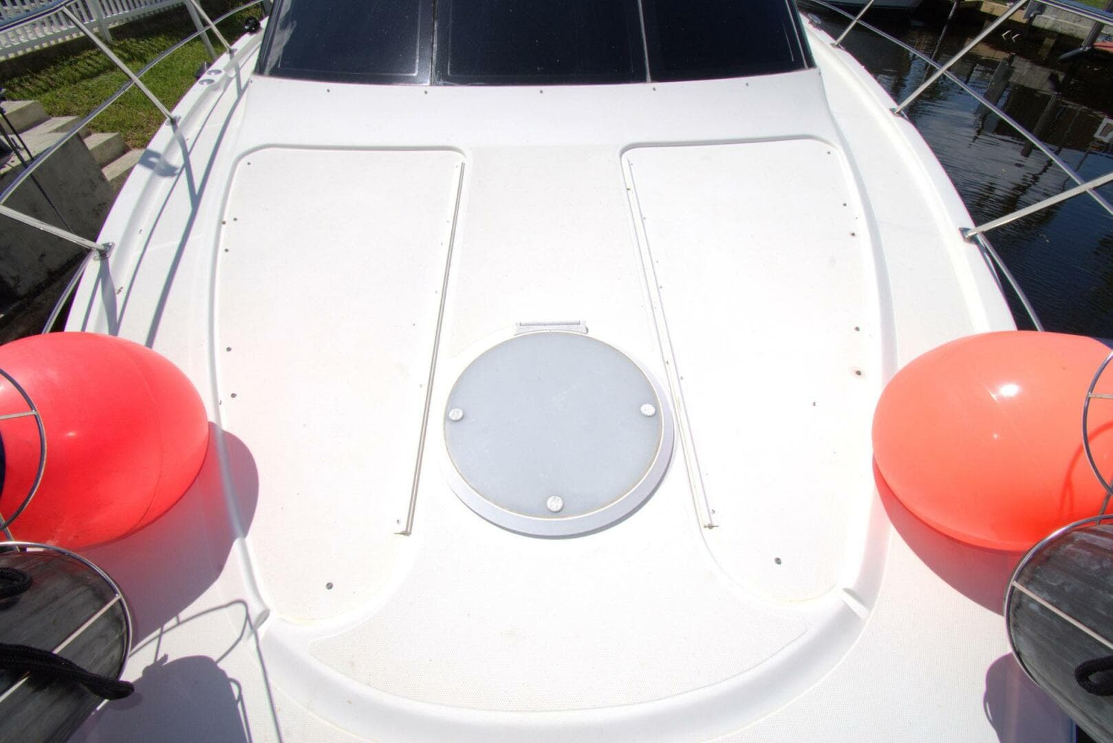 2005 Carver 444 Cockpit — photo 11