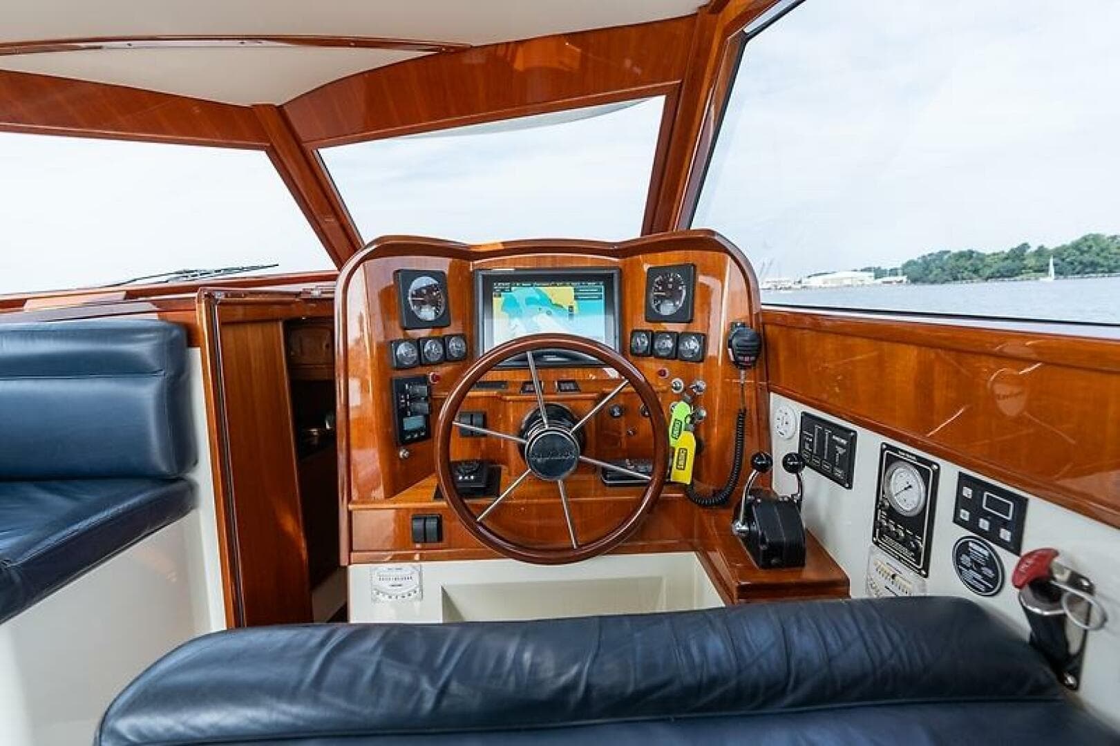 2002 San Juan 38 — photo 23