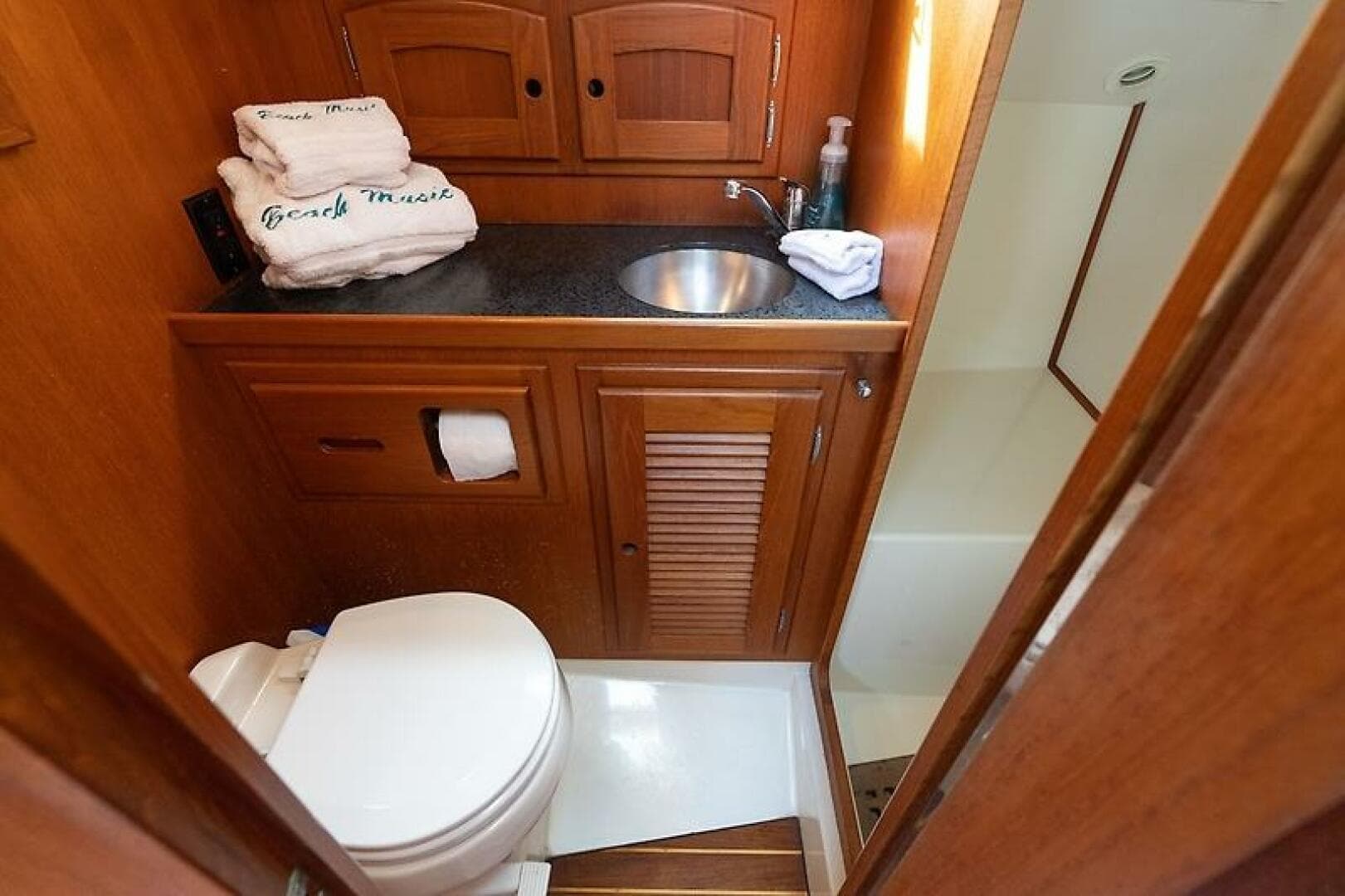 2002 San Juan 38 — photo 53