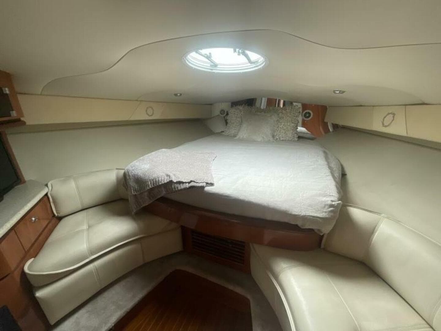 2006 Fountain 48 Express Cruiser — photo 12
