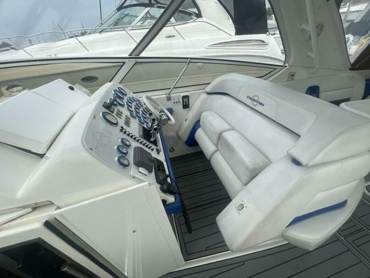 2006 Fountain 48 Express Cruiser — photo 9