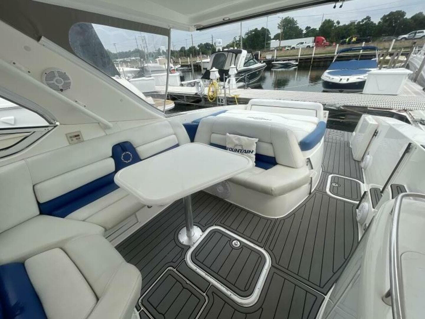 2006 Fountain 48 Express Cruiser — photo 5