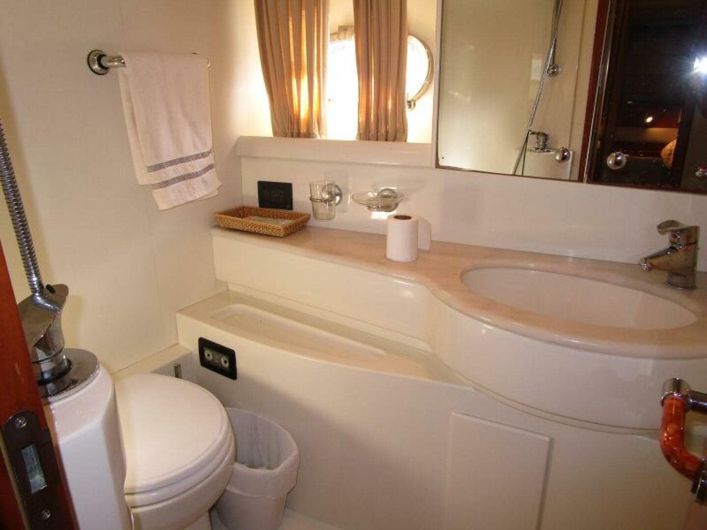 2003 Ferretti Yachts 590 — photo 18